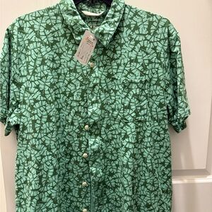 NWT LL Bean Men’s Polo Button Down Floral Shirt Medium Lakewashed Performance